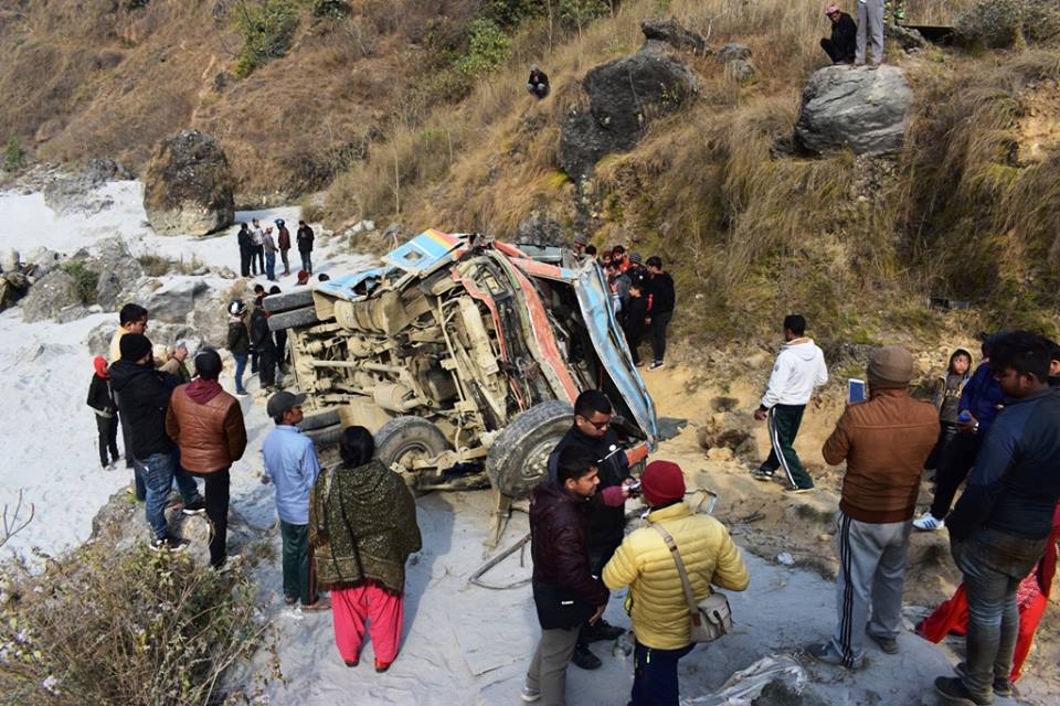 बस दुर्घटनामा मृत्यु हुनेको संख्या ७ पुग्यो