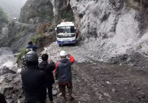 बाँदरजुँग भीरमा एकतर्फी सडक खुल्यो