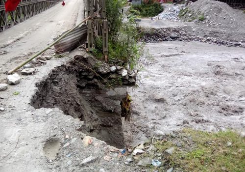 बाढीले गलेश्वर र तिप्ल्याङ्गका वेलिव्रिज जोखिममा