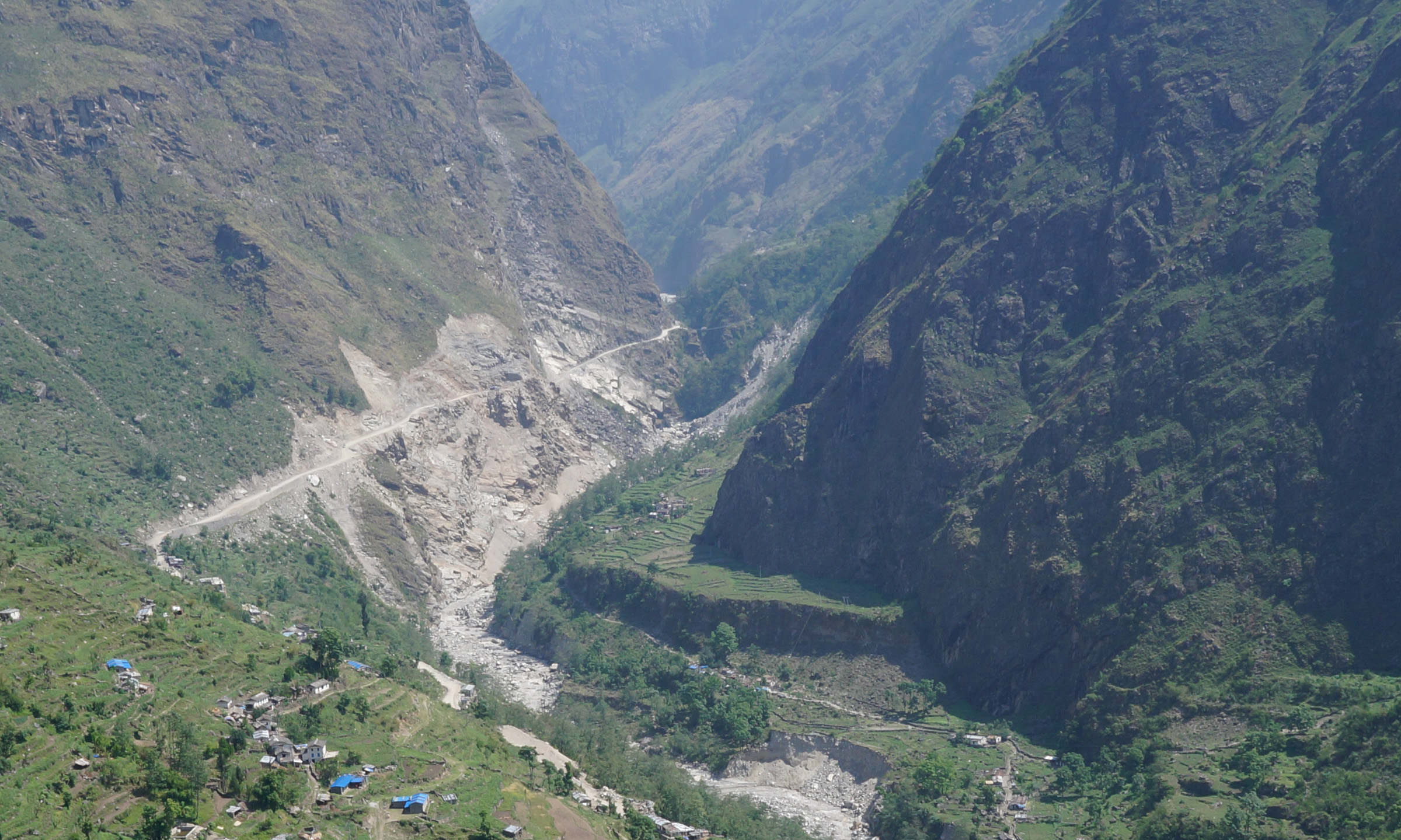 संसारको गहिरो गल्छीमा पहिरोको जोखिम