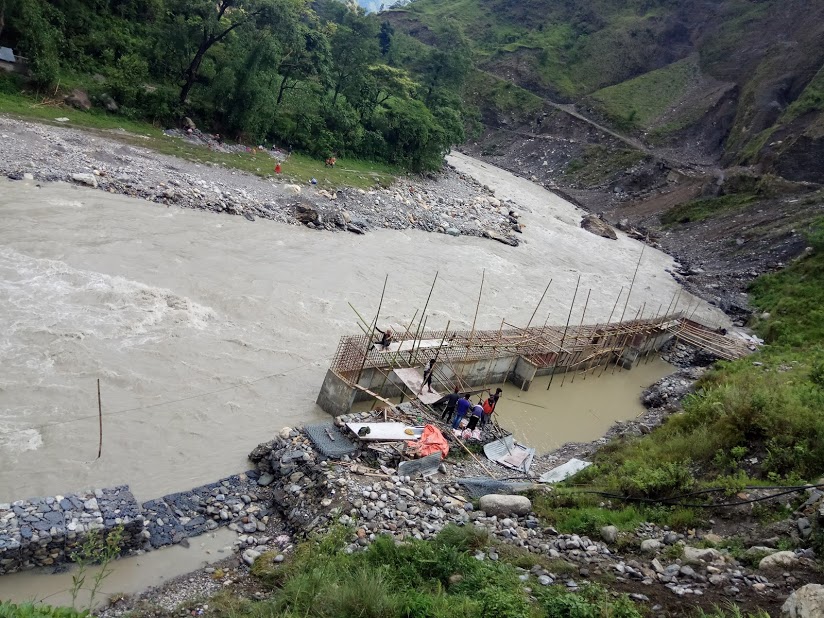 दरवाङ तटवन्ध : २९ बर्षयता हिउँदमा लगायो बर्खा बगाउँछ