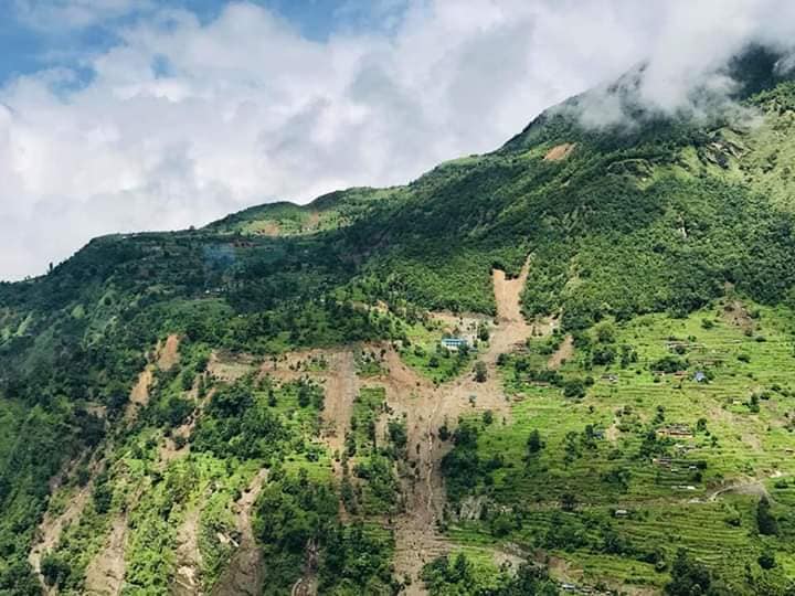 फेर्ने अर्को कपडा नहुँदा १२ दिनदेखी मराङ–विमका पहिरो पीडितको ज्यानमा एउटै लुगा