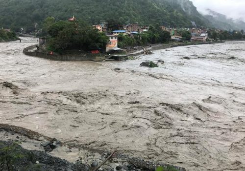 म्याग्दीका पहिरोमा परि ३३ जना वेपत्ता, ३५ घर पुरिए, कम्तीमा ७० घरपरिवारलाई सुरक्षित स्थानमा सारियो, अझै उद्धारकर्ता घट्नास्थल पुग्न समस्या