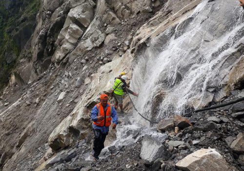 काप्रेभीरमा ट्रयाक खोल्न धमाधम विष्फोटन