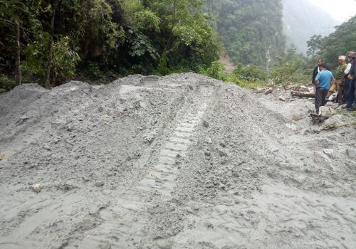 कालीगण्डकीबाट अवैध उत्खनन भएको नदीजन्य पदार्थ गाउँपालिकाद्धारा जफत, कार्वाहीको जिम्मा भने गाउँकार्यापालिकालाई