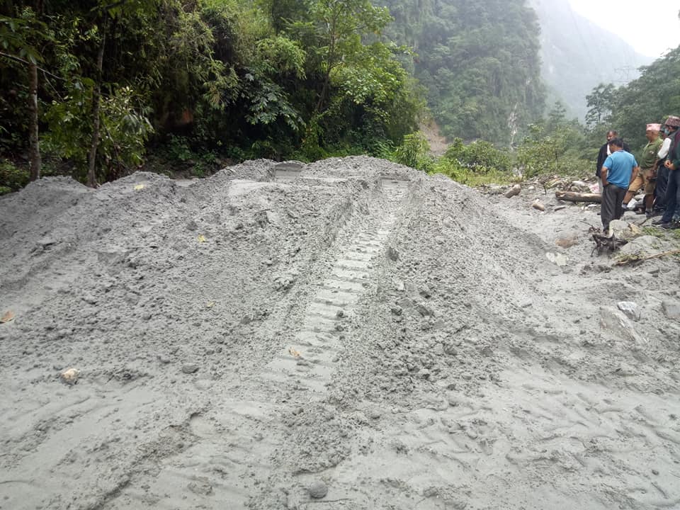 कालीगण्डकीबाट अवैध उत्खनन भएको नदीजन्य पदार्थ गाउँपालिकाद्धारा जफत, कार्वाहीको जिम्मा भने गाउँकार्यापालिकालाई