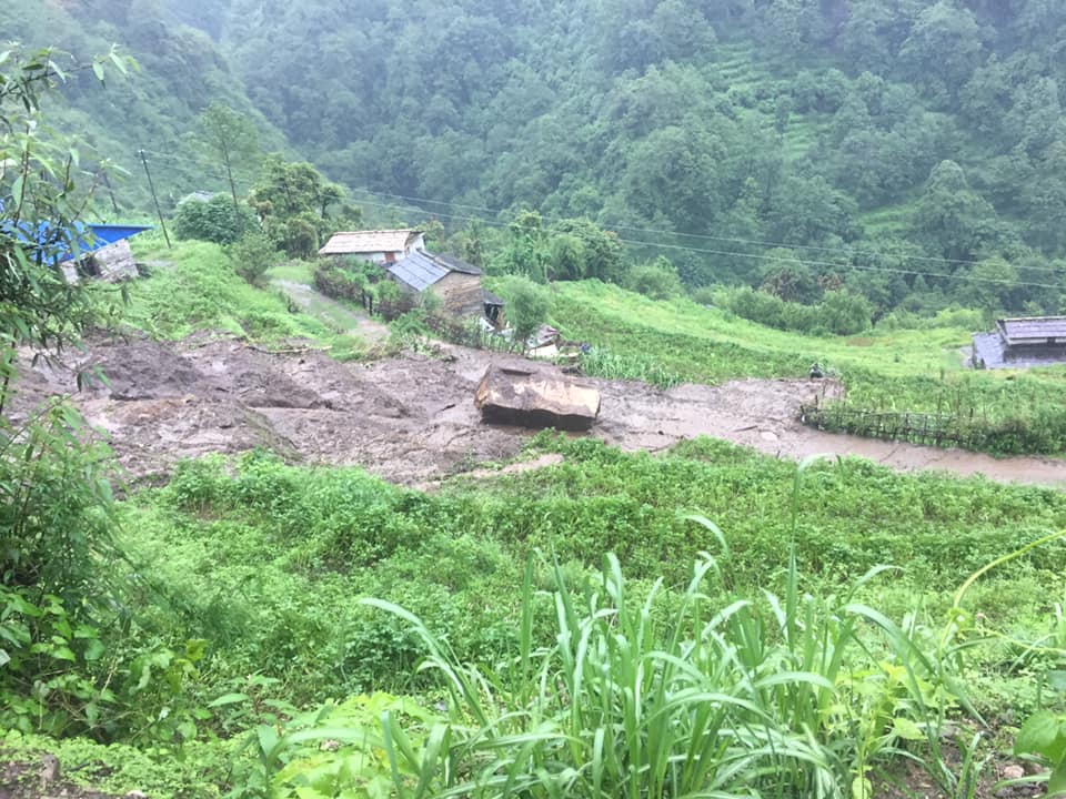 बाढीपहिरोले म्याग्दीका कम्तीमा ४० घर विस्थापित