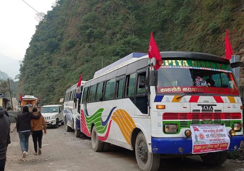 एमाले १० अाैं महाधिवेशनमा म्याग्दीबाट १५ सयबढी कार्यकर्ता चितवन हिंडे