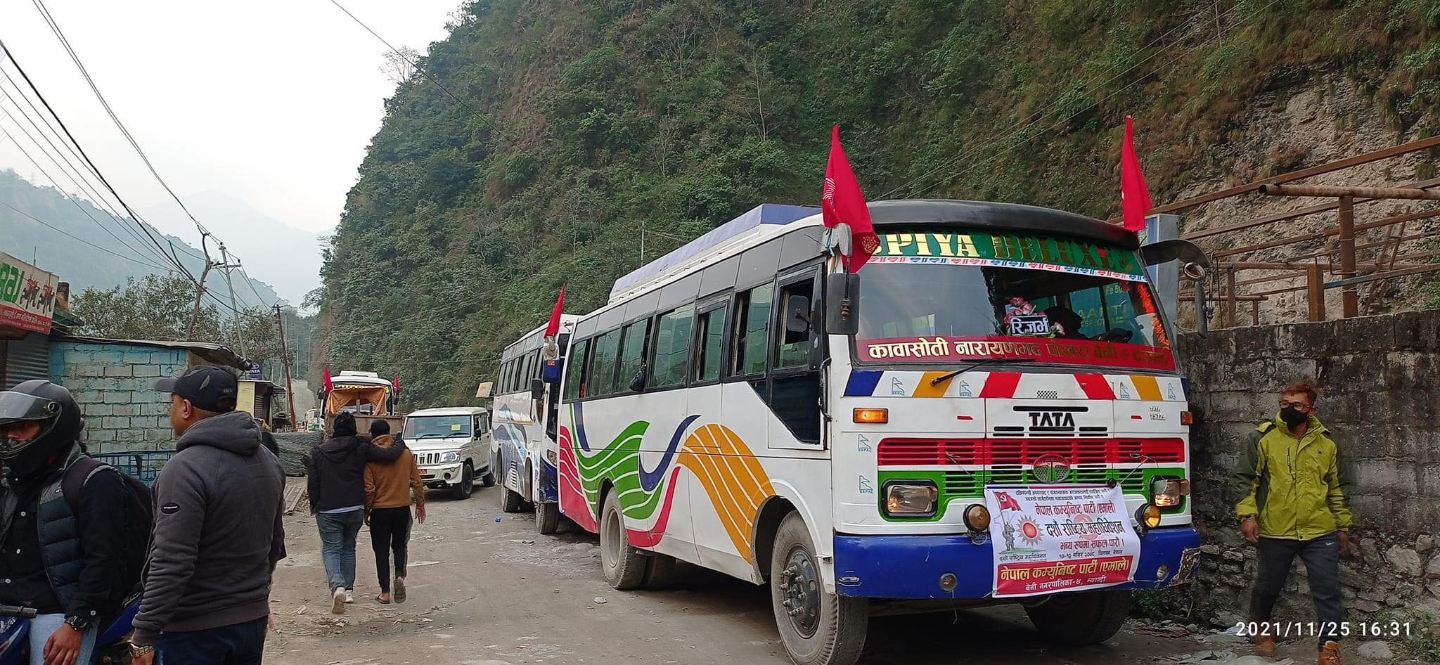 एमाले १० अाैं महाधिवेशनमा म्याग्दीबाट १५ सयबढी कार्यकर्ता चितवन हिंडे