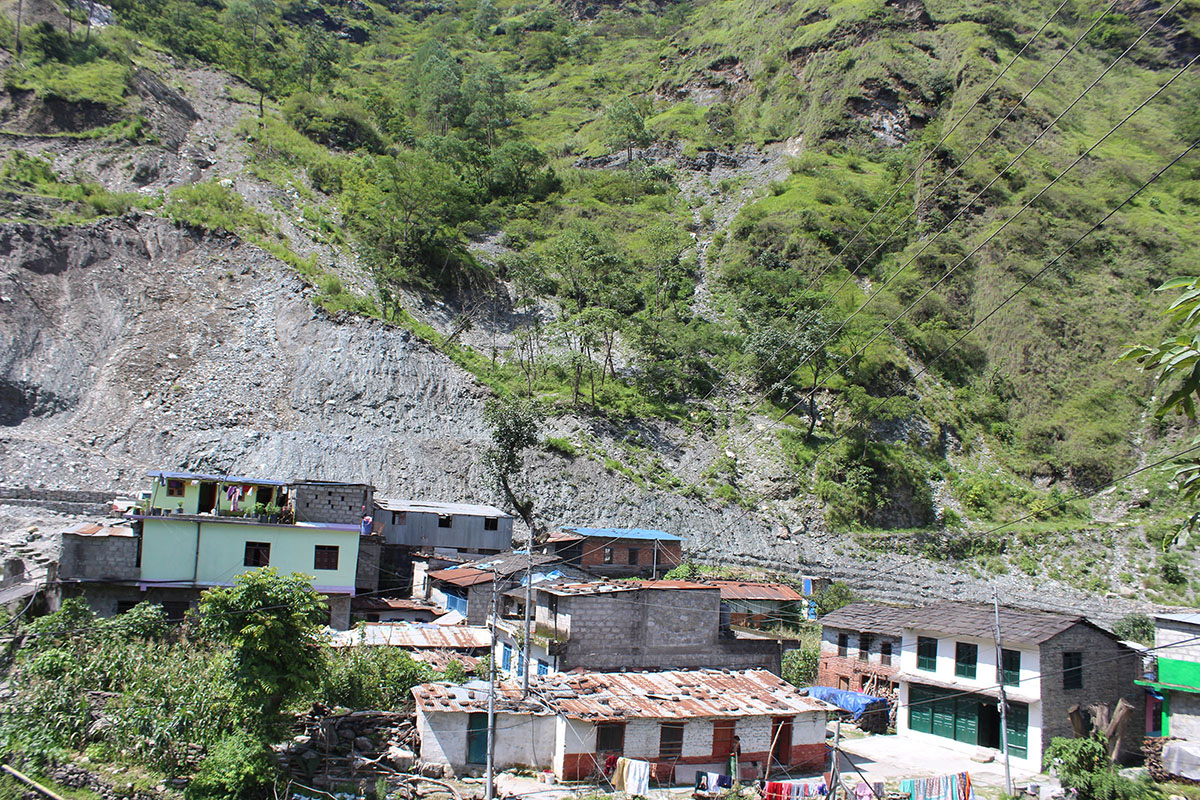 च्युडीस्वाँराको पहिरोले गलेश्वर वस्ती जोखिममा