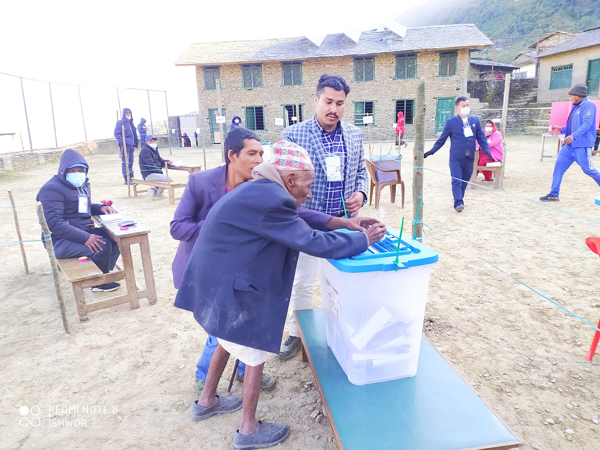 म्याग्दीको रुममा १ सय ७ बर्षिय बृद्धद्वारा मतदान