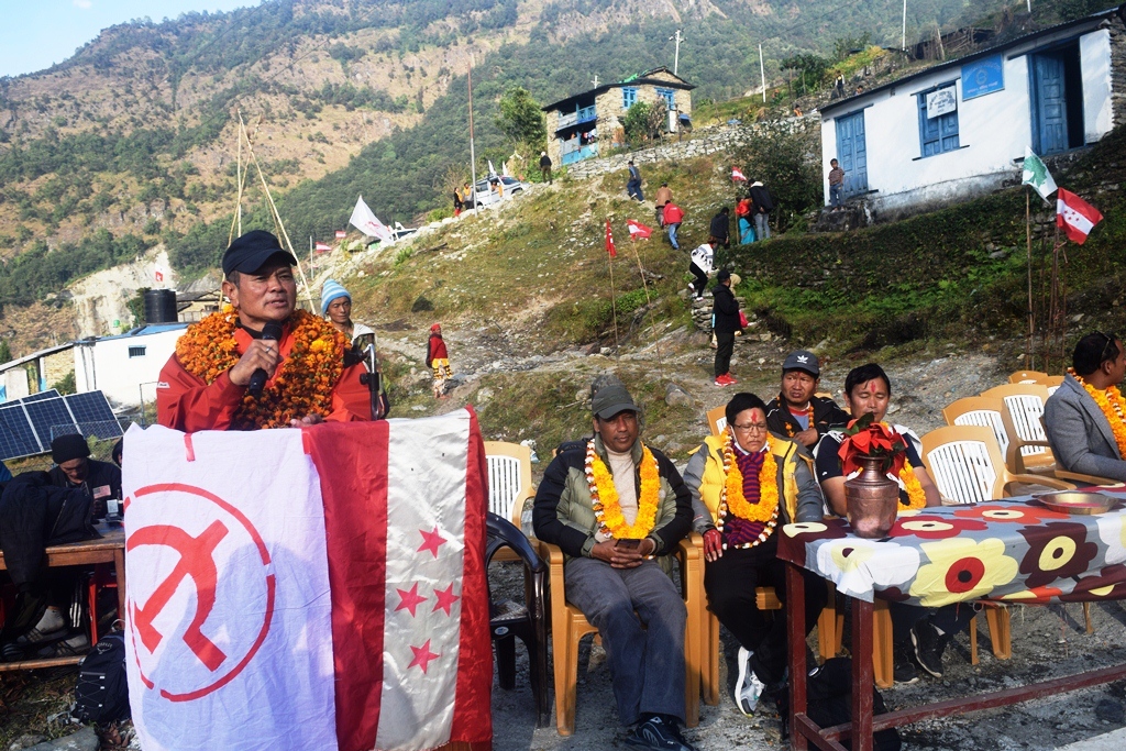 चुनावी धपेडी ः गठवन्धनका उम्मेदवारकाे रघुगंगाका चार वडामा चुनावी सभा