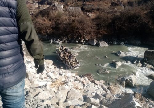 मुस्ताङ वस दुर्घटनाका १० घाइतेलाइ पोखरा पुर्‍याइयो, उपचारमा कमी हुन नदिन म्याग्दीकोरलाको प्रतिवद्ध