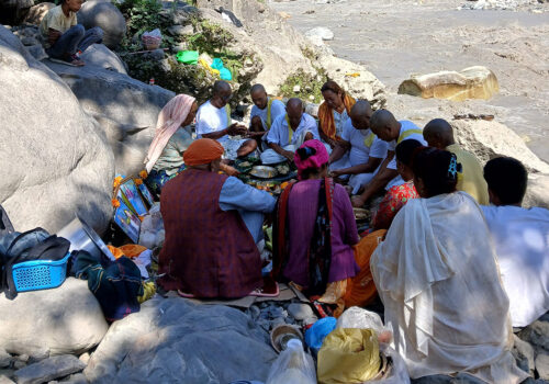 सोहृ श्राद्धकाे अन्तिम दिन कागवेनीमा औसीश्राद्ध गर्ने र कालीगण्डकी किनारामा पनि भीड