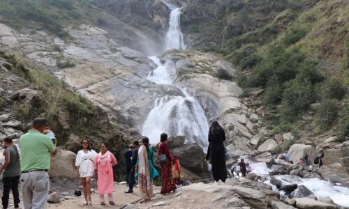 रुप्सेको रुपमा पर्यटक मुग्ध