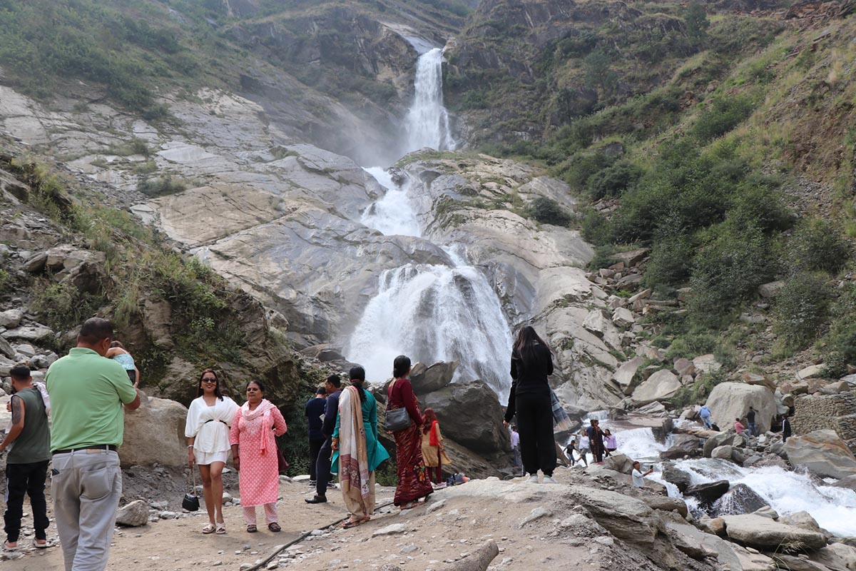 रुप्सेको रुपमा पर्यटक मुग्ध