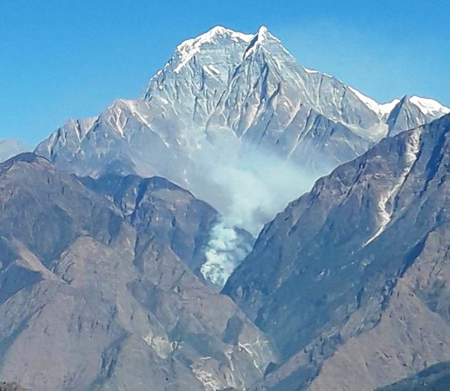 निलगिरी हिमालफेदीमा एक सातादेखी भिषण डढेलो